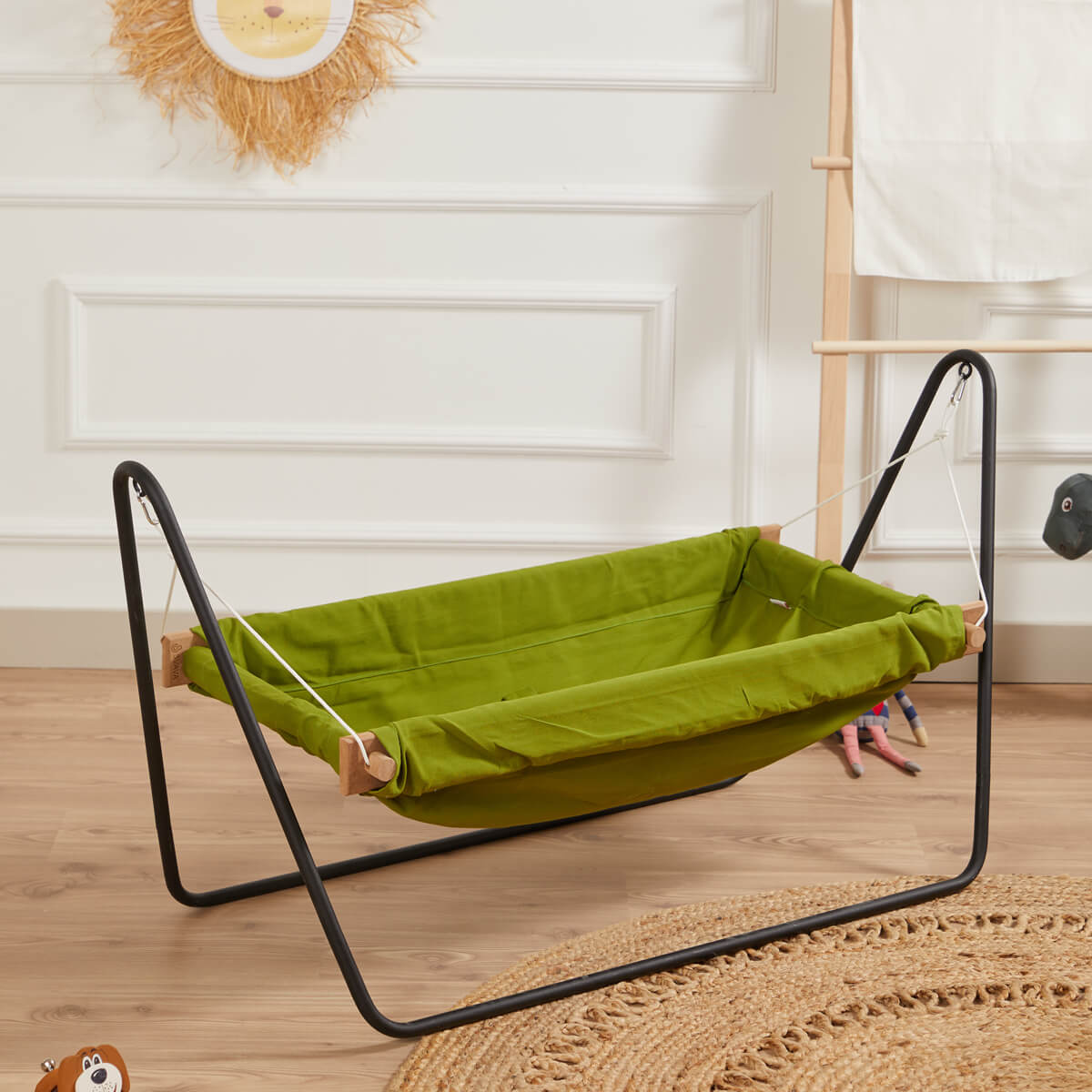 Yeşil Svava ahşap bebek hamak beşik – ergonomik uyku ve dinlenme alanı