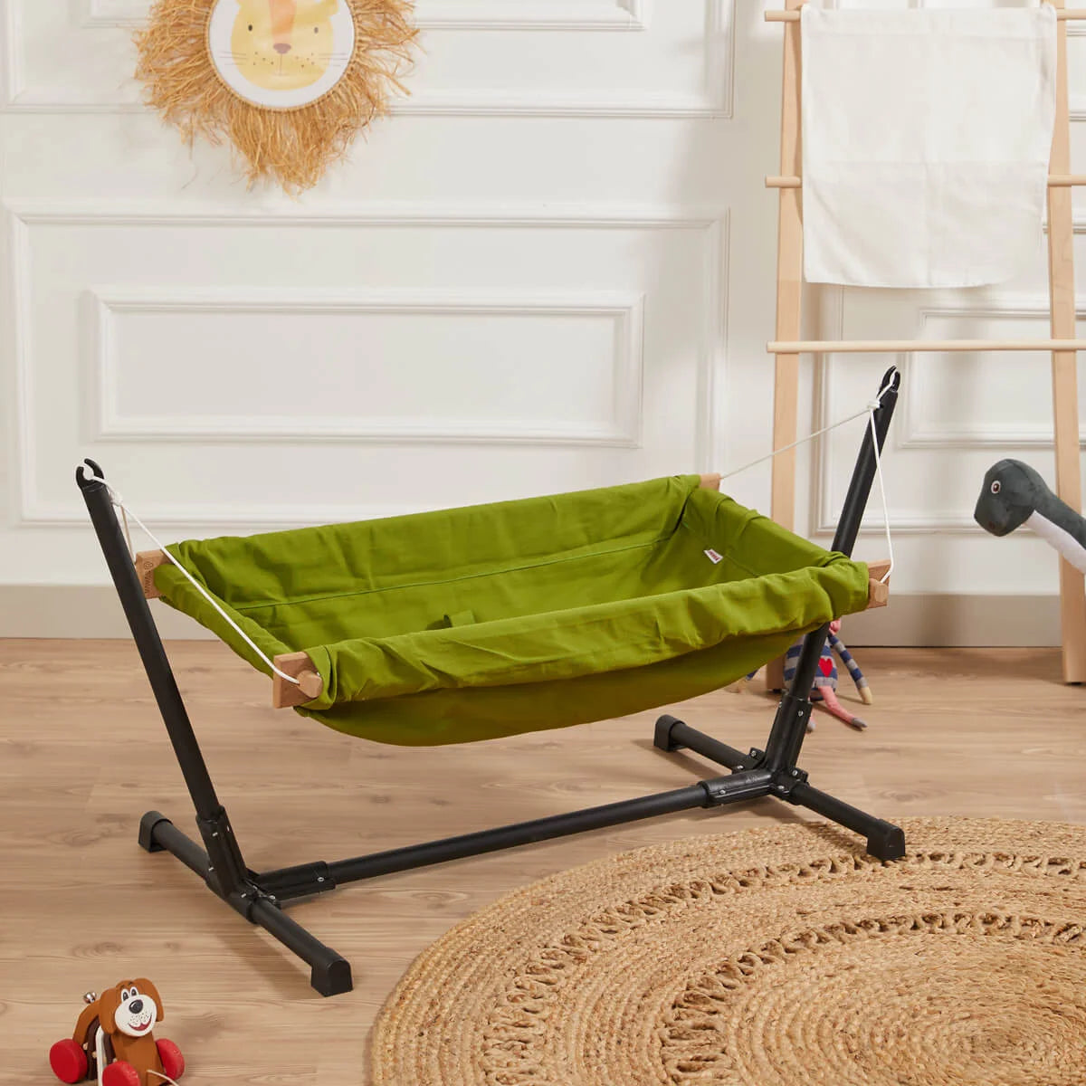 Svava metal standlı ahşap bebek hamak, yeşil kumaşlı model önden görünüm
